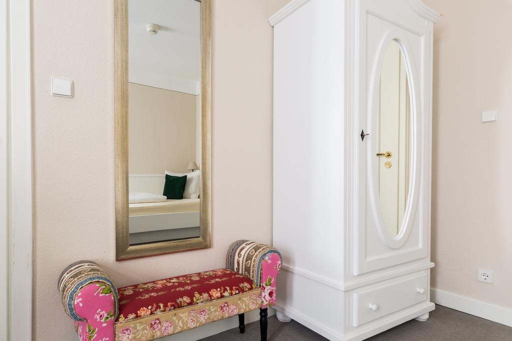 Hotel Loewen-Weinstube Меерсбург Экстерьер фото