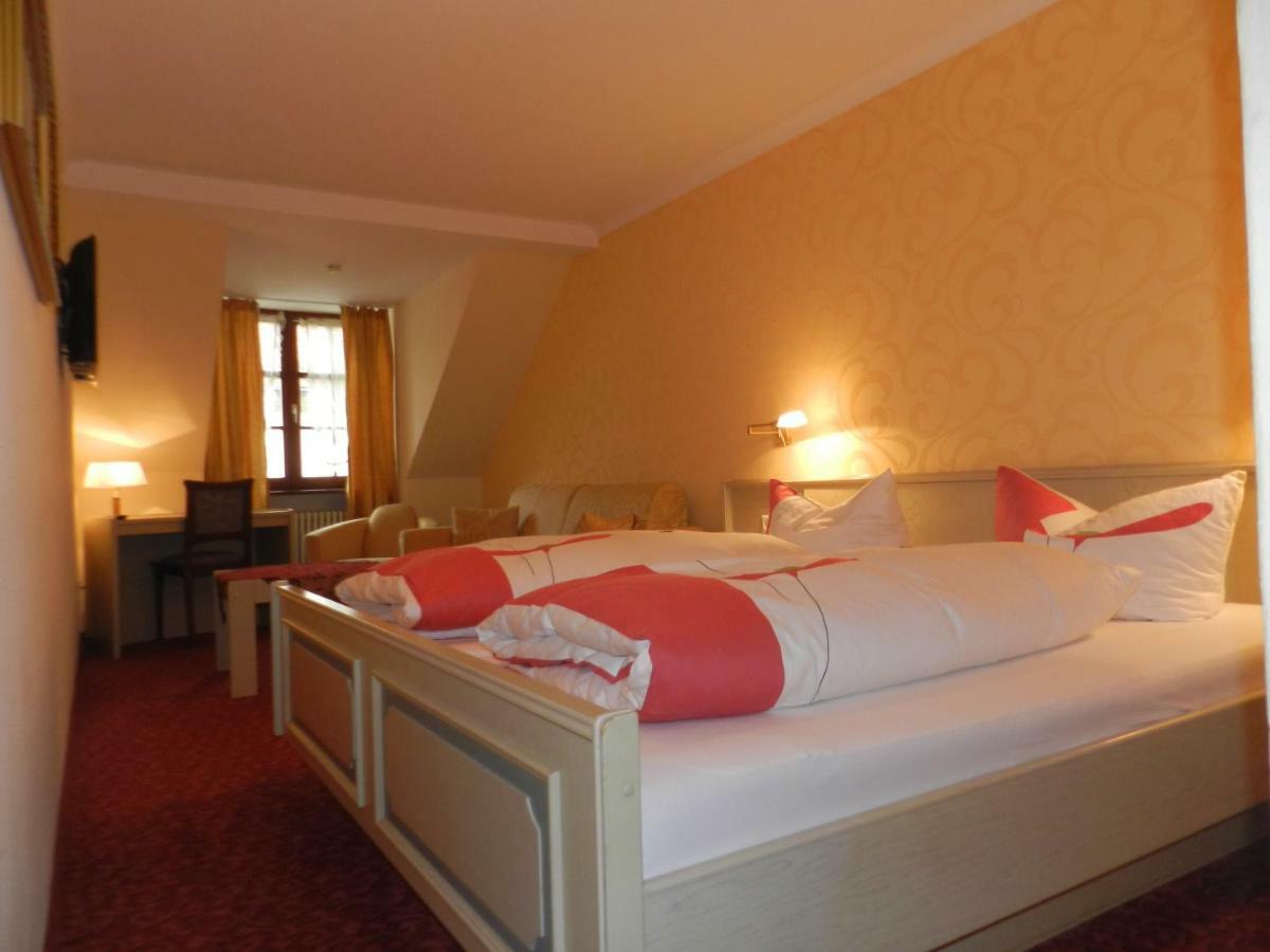 Hotel Loewen-Weinstube Меерсбург Экстерьер фото